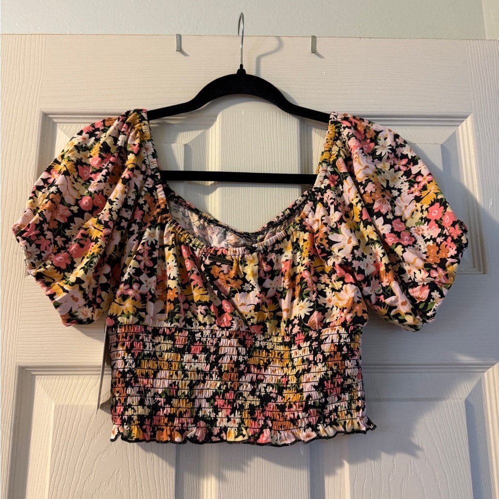 Floral off shoulder Smocked floral crop top NWT sz M - Picture 3 of 5